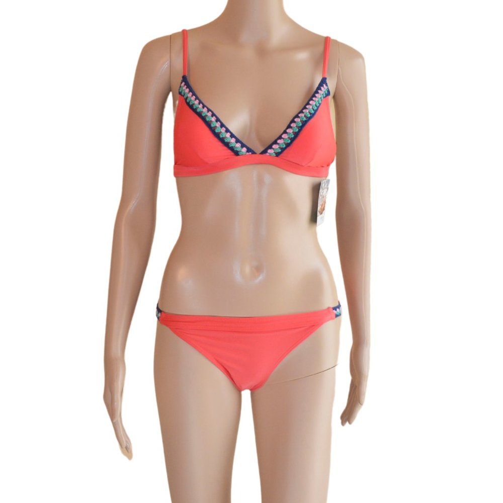 SEEKERS AUSTRALIA Rouge Pink Triangle Top Macrame Crochet Detail Bikini NWT